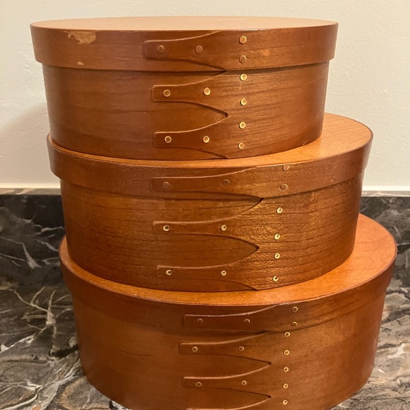 SHAKER /BENTWOOD STYLE THREE OVAL LIDDED BOXES CHERRY FINISH WOODEN TRADITIONAL - Picture 2 of 10
